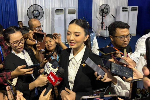 Selebriti Raline Shah usai dilantik sebagai Staf Khusus Menteri Komdigi bidang Kemitraan Global dan Edukasi Digital, di kantor Kemenkomdigi, Jakarta pada Sabtu (13/1/2025). Foto: Abid Raihan/kumparan