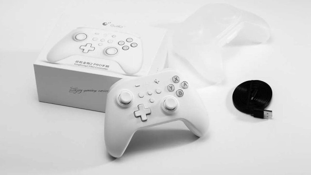 Ilustrasi gamepad Android terbaik, GuliKit KingKong 2 Pro Controller. Foto: GuliKit