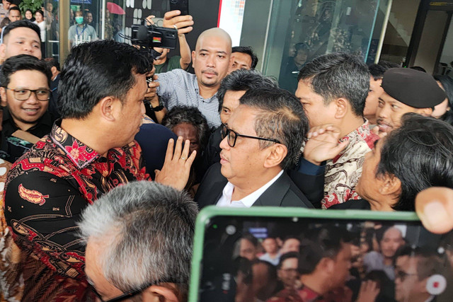 Sekjen PDIP Hasto Kristiyanto rampung diperiksa di Gedung Merah Putih KPK, Jakarta, Senin (13/1/2025). Foto: Jonathan Devin/kumparan