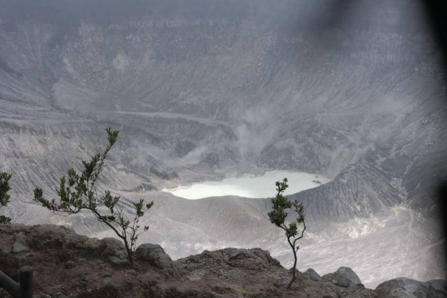 Aktivitas di Tangkuban Perahu. Foto adalah Gunung Tangkuban Perahu. Sumber: Unsplash/Windo Nugroho