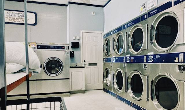 Laundry koin Semarang. Foto hanya ilustrasi, bukan sebenarnya. Sumber foto: Pexels