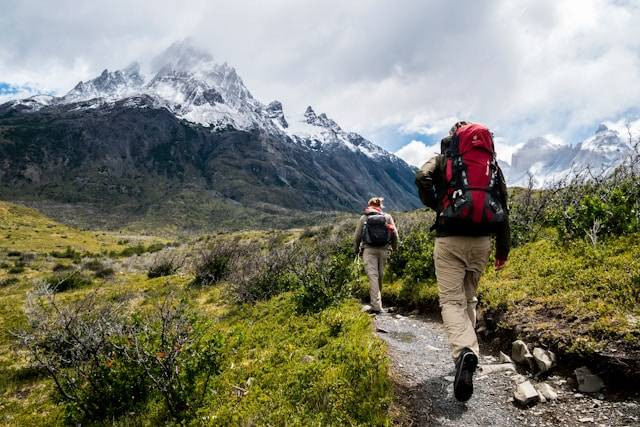 Jalur Pendakian Gunung Ungaran via Perantunan. Foto hanya ilustrasi, bukan tempat sebenarnya. Sumber: Unsplash/Toomas Tartes