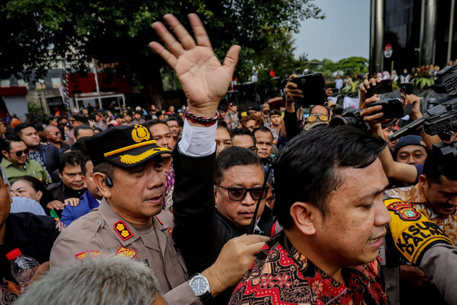 Sekjen PDIP Hasto Kristiyanto usai menjalani pemeriksaan di Gedung Merah Putih KPK, Jakarta, Senin (13/1/2025). Foto: Jamal Ramadhan/kumparan