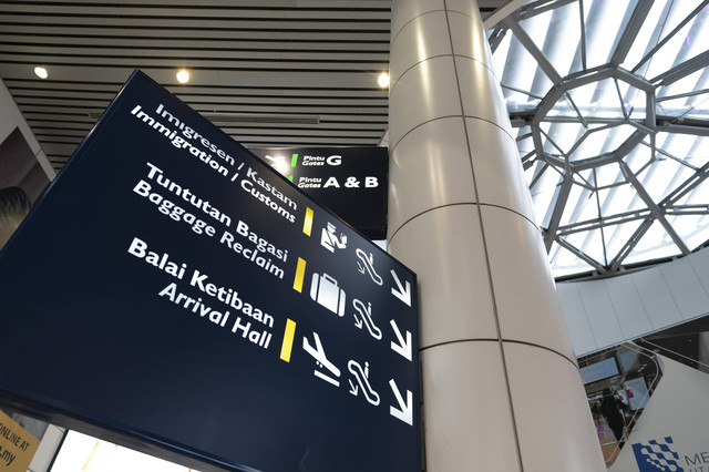 Ilustrasi imigrasi di Bandara Internasional Kuala Lumpur (KLIA), Malaysia. Foto: Sorbis/Shutterstock