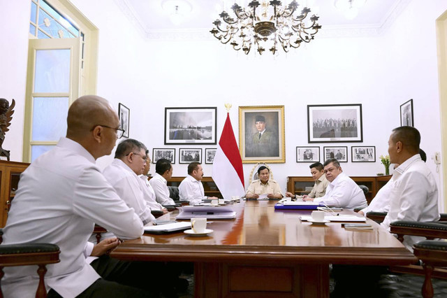 Presiden Prabowo Subianto memanggil Jaksa Agung beserta seluruh Jaksa Agung Muda ke Istana Merdeka, Jakarta, Senin (13/1/2025). Foto: Dok. Muchlis Jr - Biro Pers Sekretariat Presiden