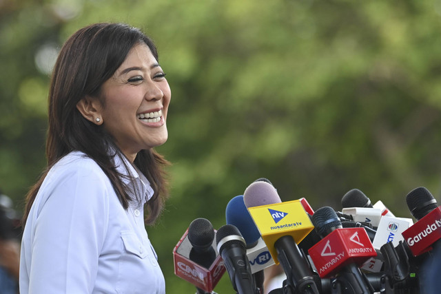 Menteri Komunikasi dan Digital Meutya Hafid menyampaikan keterangan kepada wartawan usai rapat terbatas bersama Presiden Prabowo Subianto di Istana Kepresidenan, Jakarta, Senin (13/1/2025). Foto: Aditya Pradana Putra/ANTARA FOTO