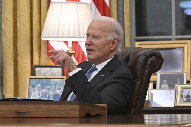 Presiden Amerika Serikat Joe Biden menyampaikan keterangan pers terkait kebakaran hutan Eaton yang menyambar hingga ke Los Angeles di Gedung Putih, Washington DC, Amerika Serikat, Senin (13/1/2025). Foto: Roberto SCHMIDT/AFP