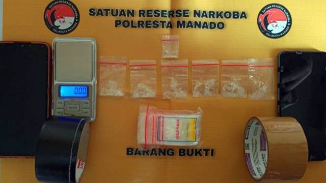 Barang bukti paket narkotika jenis sabu yang diamankan reserse narkoba Polresta Manado. (foto: humas polresta manado)