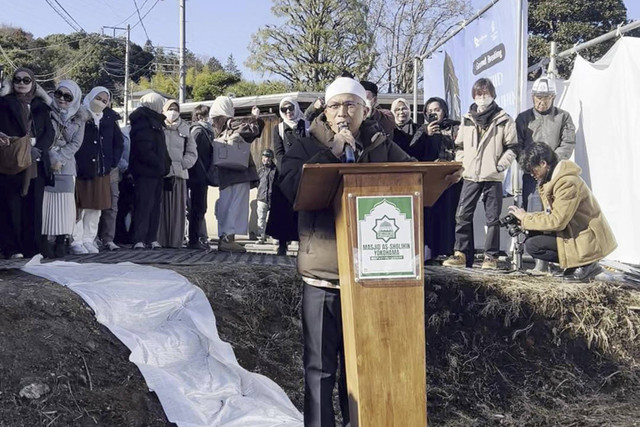 Setelah perjuangan yang luar biasa, akhirnya Cinta Quran Foundation
mampu merealisasikan pembangunan masjid Indonesia pertama di
Yokohama. Foto: Dok. Istimewa