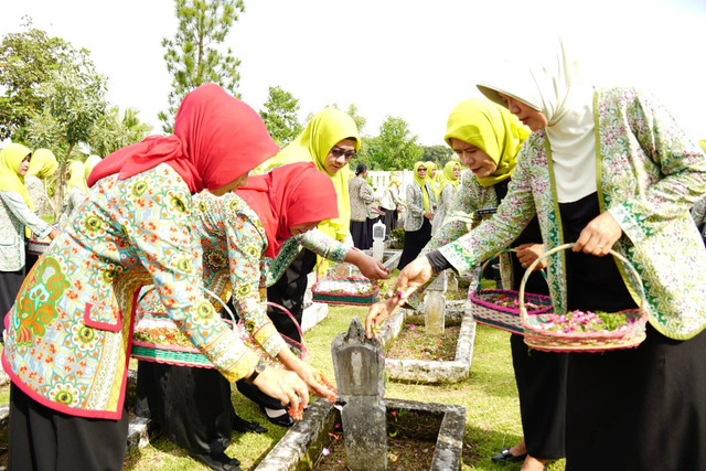 Khidmat Ziarah dan Tabur Bunga PIPAS Nusakambangan - Cilacap Dalam HUT-21 PIPAS