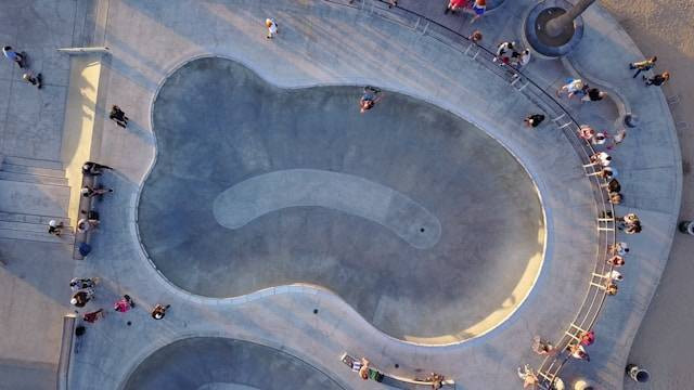 Tempat Main Skateboard di Malang. Foto hanya ilustrasi, bukan tempat sebenarnya. Sumber: Unsplash/Bart Jaillet