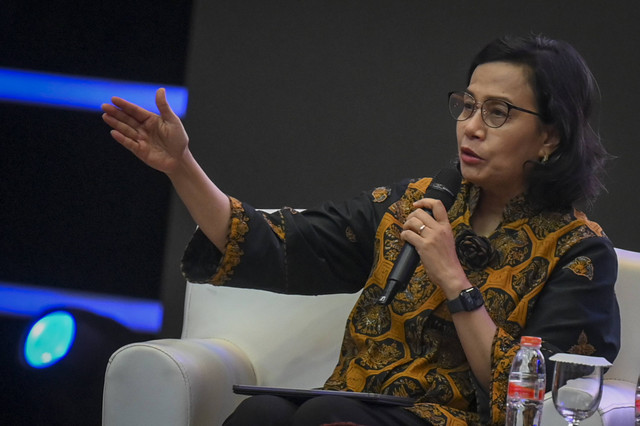 Menteri Keuangan Sri Mulyani Indrawati memberikan pemaparan saat Rapat Kerja Nasional (Rakernas) Kejaksaan 2025 di Hotel Sultan, Jakarta, Selasa (14/1/2025). Foto: ANTARA FOTO/Muhammad Ramdan