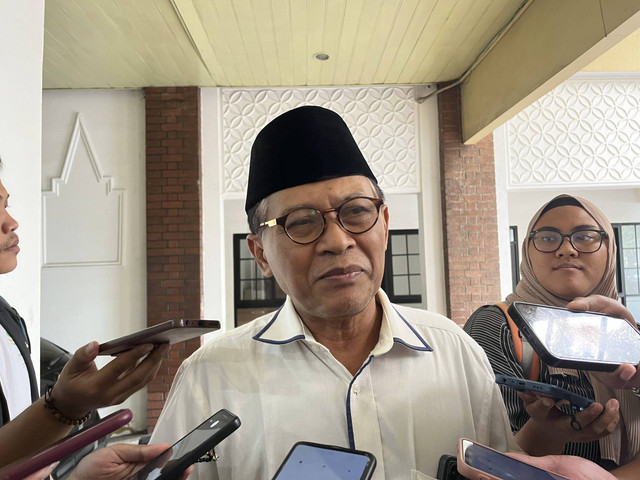 Ketua PBNU Ahmad Suaedy usai melakukan pertemuan dengan Kementerian Hak Asasi Manusia (HAM), di Kantor PBNU, Jakarta Pusat, Selasa (14/1/2025). Foto: Alya Zahra/kumparan 