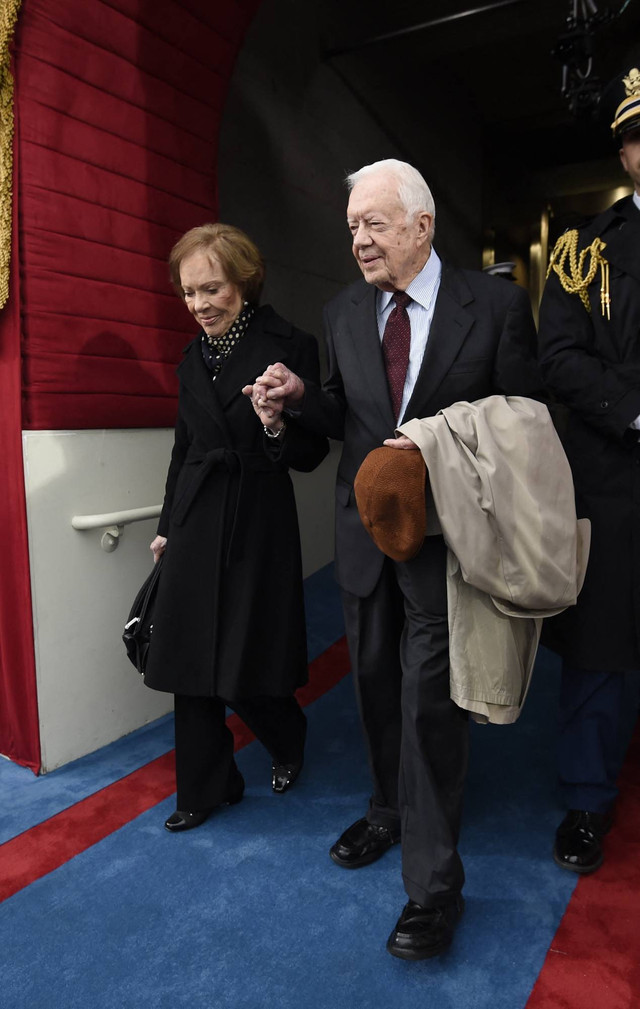 Mantan Presiden AS, Jimmy Carter dan istrinya, Rosalynn Carter. Foto: Saul Loeb/AFP