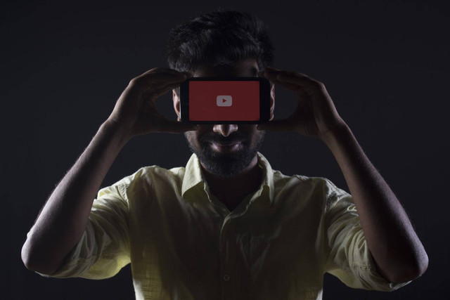 Ilustrasi ide konten YouTube tanpa wajah. Foto: Unsplash/Rachit Tank