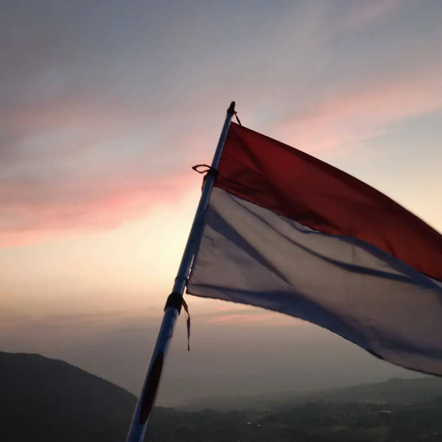 Bendera Merah Putih dari Puncak Gunung Andong, Foto : R.Ahmad Haikal El-M.A.N