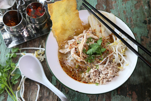 3 mie ayam Semarang. Foto hanya ilustrasi, bukan tempat yang sebenarnya. Sumber: Pixabay/Huahom