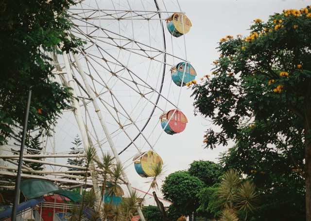 Bianglala di Malang. Foto Bianglala di Alun-Alun Kota Batu. Sumber Unsplash Imanuel Reza Setyo