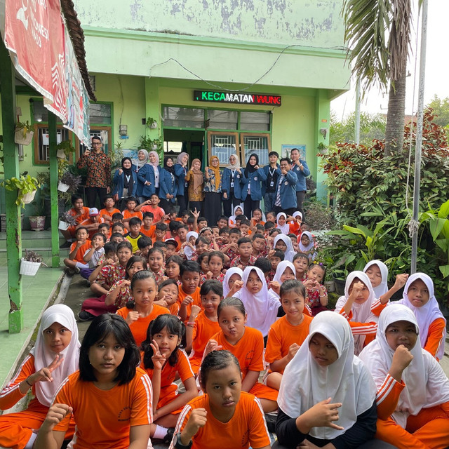 Foto Bersama Siswa dan Guru SDN Sidorejo 01 (Kamis, 9 Januari 2025)