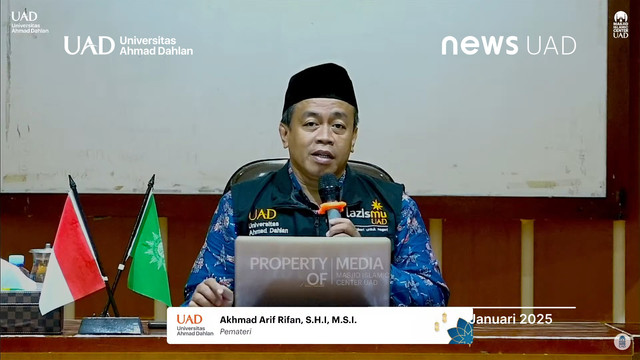 Penyampaian Materi Kajian Ahad Pagi Masjid Islamic Center UAD oleh Akhmad Arif Rif’an, S.H.I., M.S.I. (Dok. Lusi)