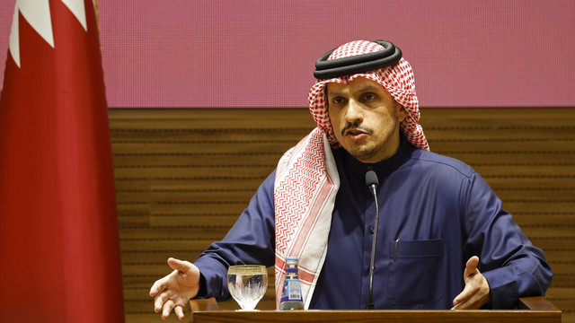 Perdana Menteri Qatar Sheikh Mohammed bin Abdulrahman bin Jassim Al-Thani berpidato mengenai Israel dan Hamas telah menyetujui gencatan senjata di Gaza mulai 19 Januari 2025. Foto: Karim Jaafar / AFP