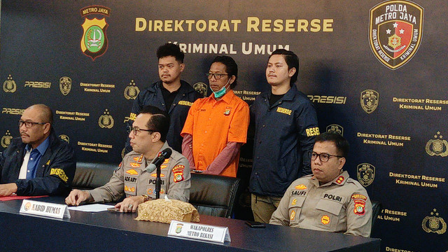 Konferensi pers penetapan tersangka kasus pembunuhan Aktor Sandy Permana, Kamis (16/1). Foto: Aprilandika Pratama/kumparan