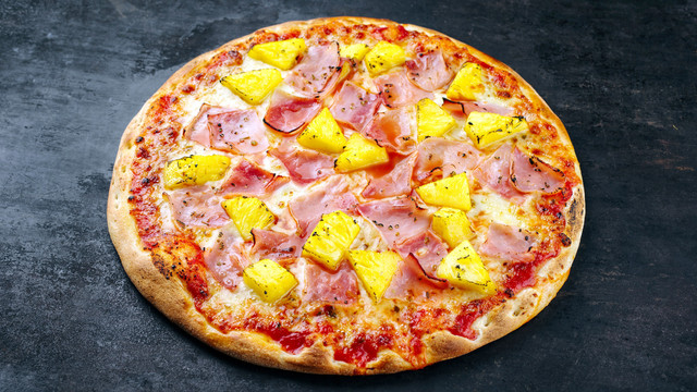 Ilustrasi pizza Hawaii dengan topping nanas yang khas. Foto: hlphoto/Shutterstock