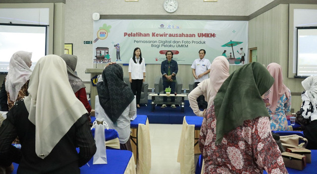 Foto peserta dan narasumber di Aula KPPN Muara Bungo, mengawali pelatihan kewirausahaan untuk UMKM