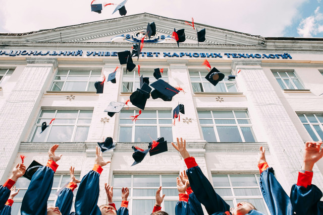 Jurusan di UNPAD. Foto hanya sebagai ilustrasi, bukan tempat sebenarnya. Sumber foto: Unsplash-Vasily Koloda