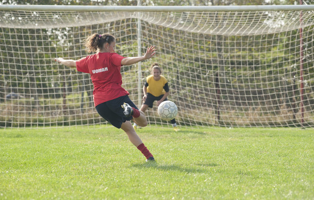 Ilustrasi Pemain Bola Wanita. Foto: Shutterstock