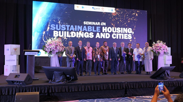 Rachmat Gobel saat seminar bertema sustainable housing, building, and cities in Indonesia. Foto: Dok. Tim Rachmat Gobel