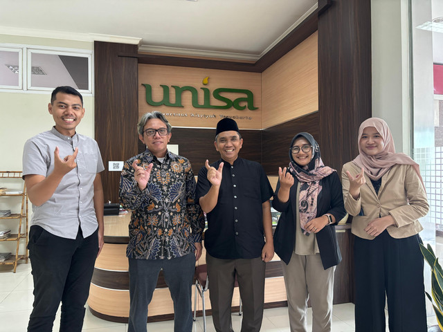 Founder & CEO Humas Indonesia, Asmono Wikan menyebut peran humas di lembaga pendidikan