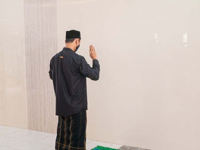 Ilustrasi Niat Sholat Tahajud 2 Rakaat. Foto: dok. Unsplash/Masjid Pogung Dalangan