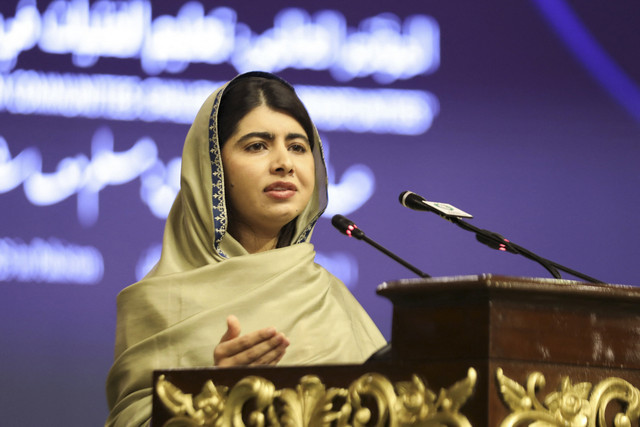 Pemenang Nobel Malala Yousafzai berbicara dalam pertemuan "Pendidikan Anak Perempuan di Komunitas Muslim: Tantangan dan Peluang" di Islamabad. Foto: Salahuddin/REUTERS