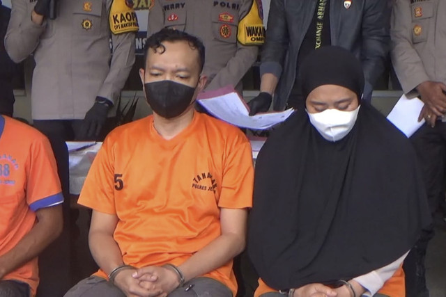 Polisi menangkap pasangan suami istri bernama Rakhmad Habibi (30) dan Indah Suryaningsih (38). Foto: Dok. Istimewa