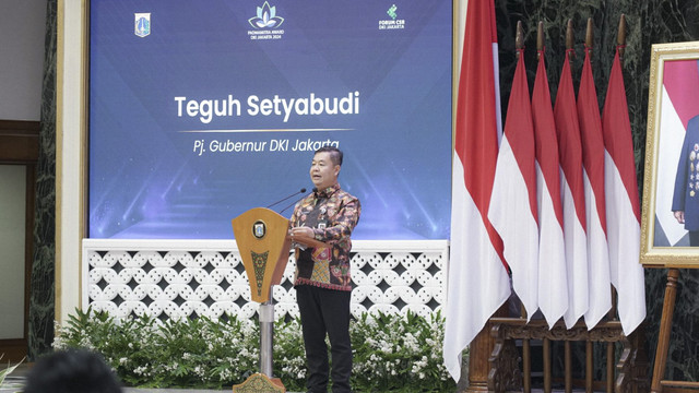 Pj Gubernur DKI Jakarta Teguh Setyabudi memberi sambutan pada penghargaan Padmamitra Award DKI Jakarta 2024 di Balai Agung, Balai Kota DKI Jakarta pada Rabu (15/1/2025). Foto: Dok. Pemprov DKI