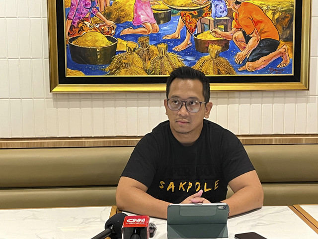 Presiden Persibo Bojonegoro, Deddy Adrianto Wibowo, saat jumpa pers di kawasan Jakarta, Kamis (16/1/2025). Foto: Azrumi El Ghazali/kumparan