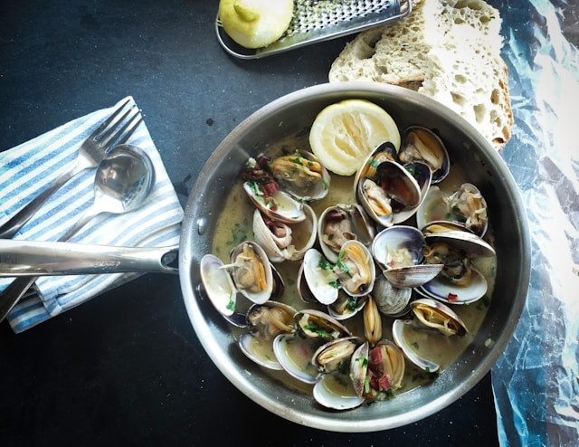 Tempat Makan Seafood di Tembalang. Foto Hanya Ilustrasi, Bukan Sebenarnya. Sumber Foto: Unsplash.com/WikiSleep App