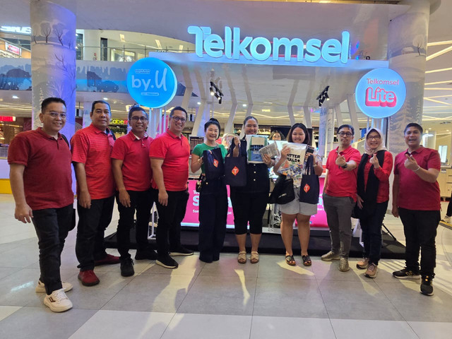 Telkomsel di wilayah Kalimantan sukses sambungkan semangat pelanggan dan catatkan pertumbuhan trafik broadband 16,65 persen selama Natal dan tahun baru. Foto: Dok, Telkomsel