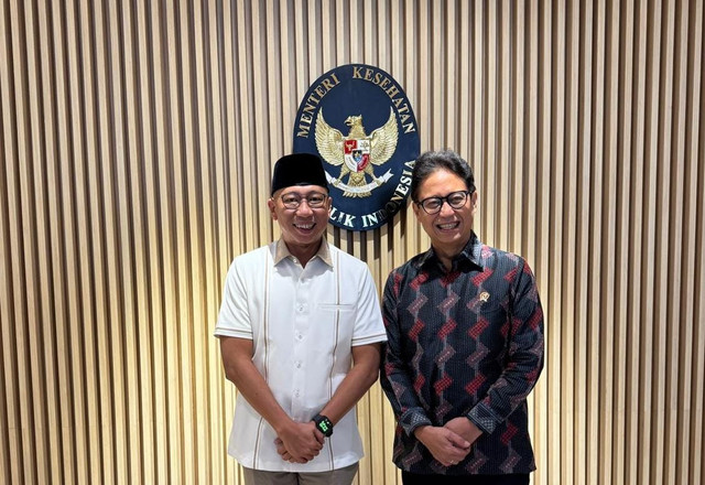 Gubernur terpilih Lampung, Rahmat Mirzani Djausal bersama Menteri Kesehatan RI, Budi Gunadi Sadikin | Foto : Ist