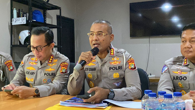 Dirlantas Polda Metro Jaya, Kombes Latif Usman, saat memberi keterangan soal ETLE di Polda Metro Jaya pada Jumat (17/1). Foto: Rachmadi Rasyad/kumparan