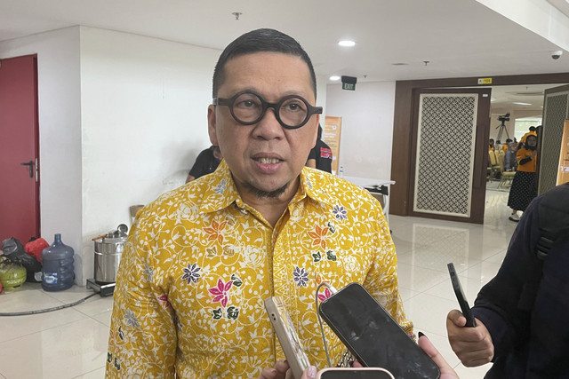 Waketum Golkar Ahmad Doli Kurnia saat diwawancarai wartawan di Kantor DPP Golkar, Jakarta Barat, Jumat (17/1/2025). Foto: Fadhil Pramudya/kumparan