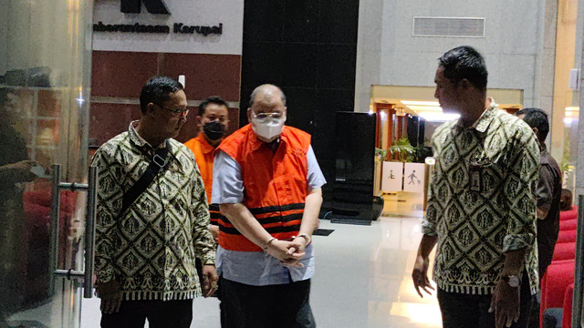 Ketua Gapensi Semarang, Martono, dan Direktur Utama PT Deka Sari Perkasa, Rachamat Utama Djangkar, ditahan KPK. Foto: Jonathan Devin/kumparan