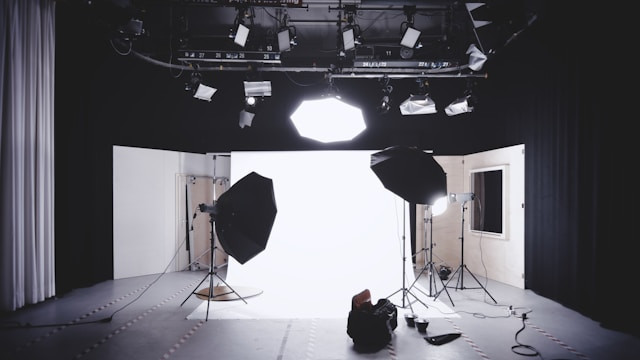 Foto Studio Murah di Semarang. Foto Hanya Ilustrasi, Bukan Sebenarnya. Sumber Foto: Unsplash.com/Alexander Dummer