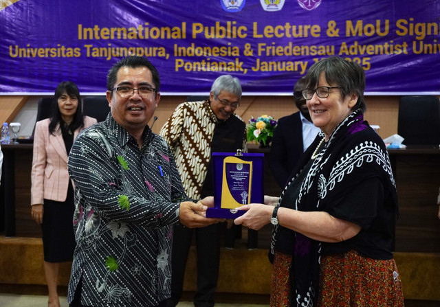 Kerja sama internasional yang dijalin Fakultas Ilmu Sosial dan Ilmu Politik (FISIP) Universitas Tanjungpura Pontianak bersama Friedensau Adventist University Jerman. Foto: Dok. Istimewa