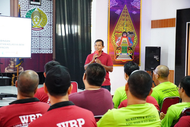 Menggali Kedamaian Batin Warga Binaan Budha Lapas Besi Ikuti Kegiatan Kerohanian