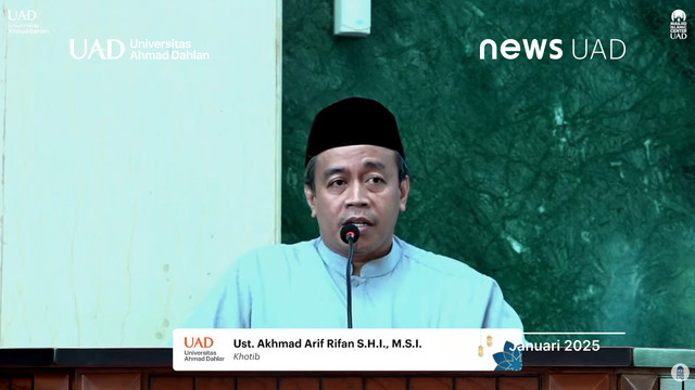 Khutbah Jumat pada 17 Januari 2025 di Masjid Islamic Center Universitas Ahmad Dahlan (UAD) oleh Ust. Akhmad Arif Rif’an, S.H.I., M.S.I. (Dok. Lusi)