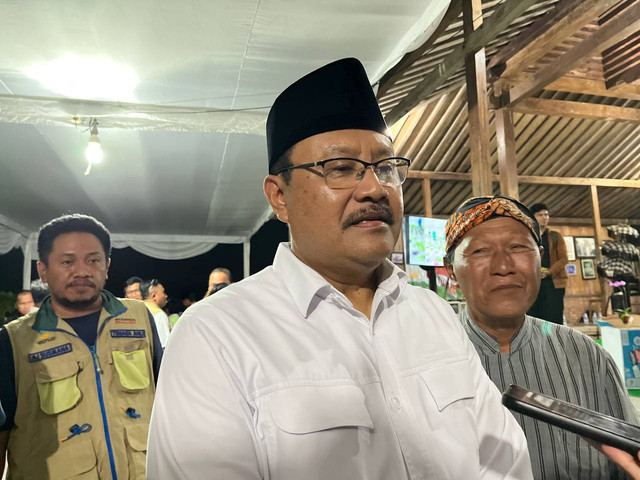 Menteri Sosial RI, Saifullah Yusuf saat mengunjungi Joglo Tani yang ada di Kabupaten Sleman. (Foto: M Wulan)