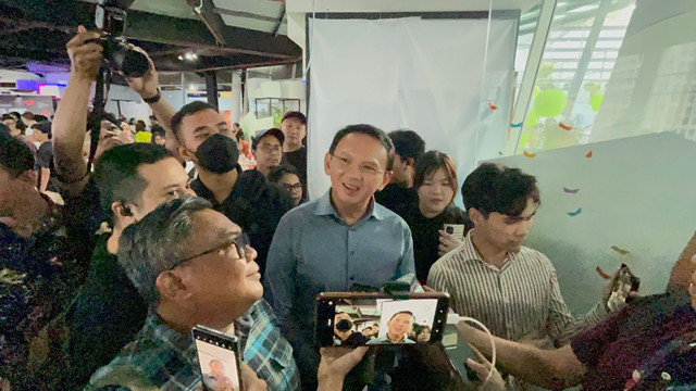 Basuki Tjahaja Purnama atau Ahok saat diwawancara di FX Sudirman, Jakarta Pusat, sabut (18/1). Foto: Rayyan Farhansyah/Kumparan