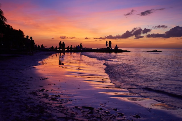 Pantai Tanjung Kait. Foto hanya ilustrasi, bukan tempat sebenarnya. Sumber: Unsplash/mcjanson